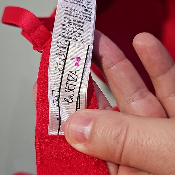 La Senza red and black 36D bra - Picture 5 of 7